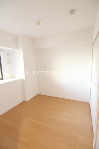 クレアガーデンの洋室