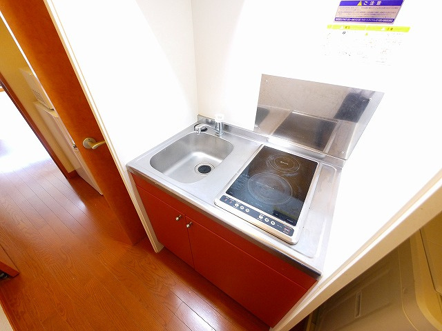 レオパレス大徳Ｃのキッチン|コンパクトなキッチンで掃除もラクラク