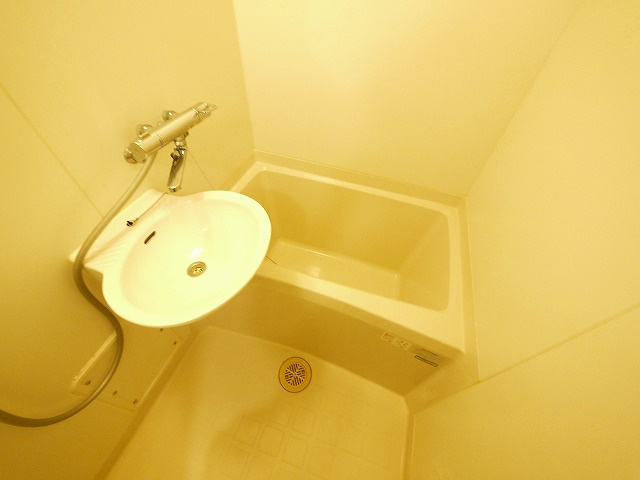 レオパレス大徳Ｃの浴室|コンパクトで使いやすいお風呂です