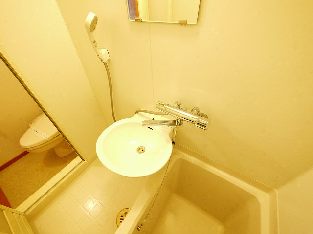 レオパレス大徳Ｃの洗面所|コンパクトで使いやすい洗面所