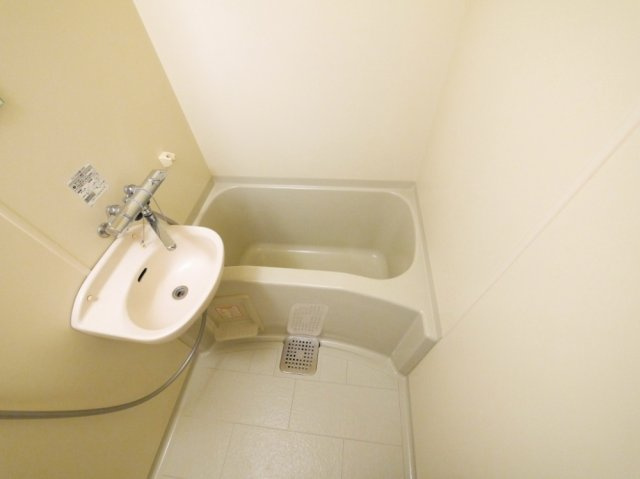 レオパレス奈良東の浴室|落ち着いた空間のお風呂です