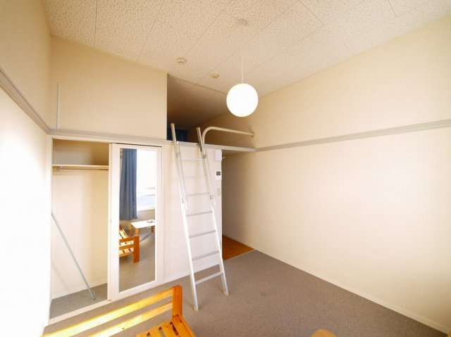 レオパレス奈良東の寝室|落ち着いて過ごせるお部屋なので、寝室にいかがでしょうか