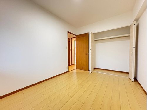 エクレール豊春Ⅲの洋室|明るい洋室です