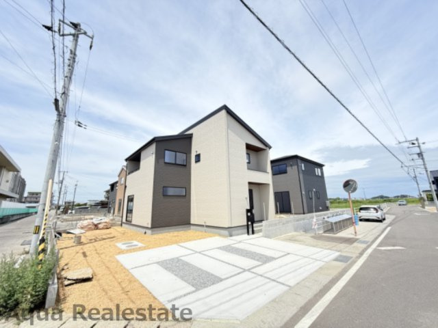 丸亀市川西町南の新築一戸建の前面道路含む現地写真|前面道路含む現地写真です