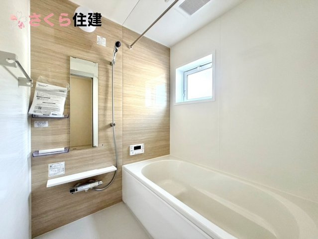 ブルーミングガーデン住吉町　1号棟の浴室|梅雨の時期は大活躍の浴室乾燥機！家族の数だけ増える洗濯物もしっかり乾かせます。
