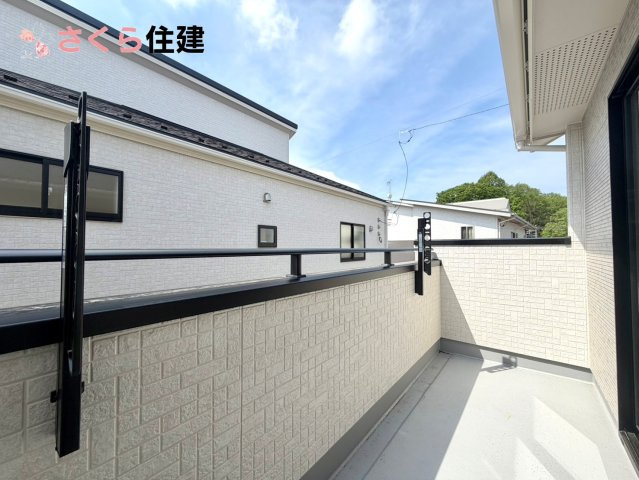 ブルーミングガーデン住吉町　1号棟のバルコニー|バルコニー♪家族全員分の布団もゆったり並べられるます♪
