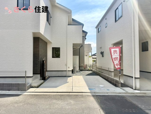ブルーミングガーデン住吉町　1号棟の前面道路含む現地写真|車は並列で2台駐車が可能になります◎