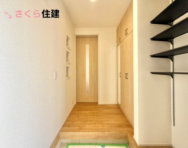 ブルーミングガーデン住吉町　1号棟の内観：施工例|同社施工物件の写真です。対面式システムキッチン。家族とコミュニケーションをとりながら家事ができます