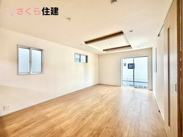 ブルーミングガーデン住吉町　1号棟の居間・リビング|広々18帖LDLは南向きで日当たり良好。ゆったりとした時間の流れる開放的なくつろぎの空間