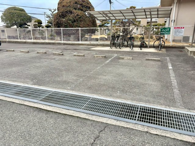 サンテラス光大寺の駐車場