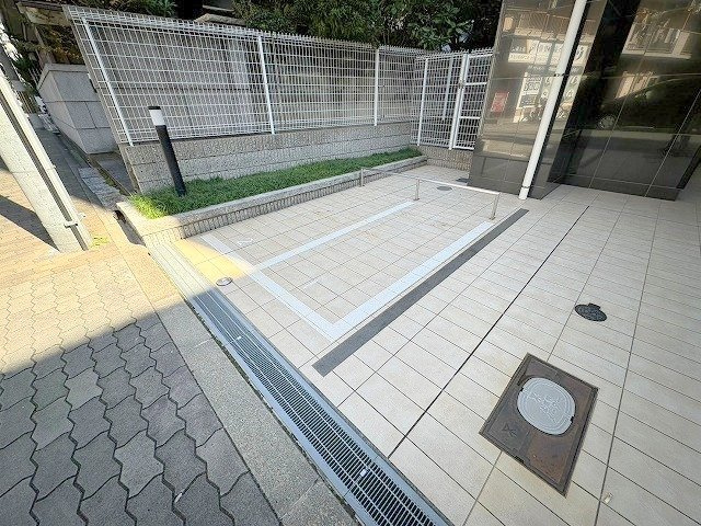 プレミアムステージ新大阪駅前2の駐車場