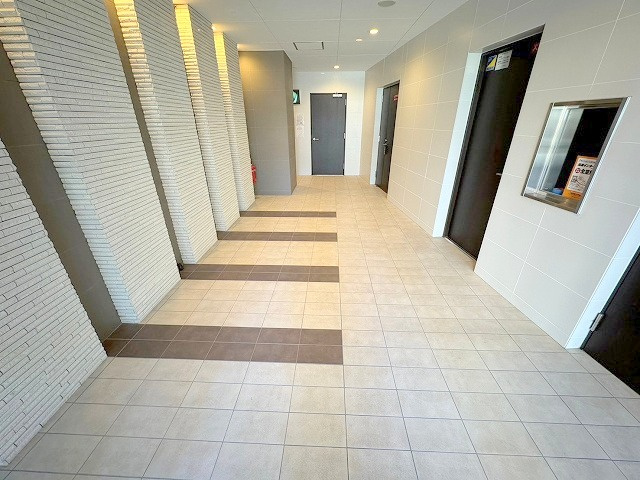 プレミアムステージ新大阪駅前2のエントランス