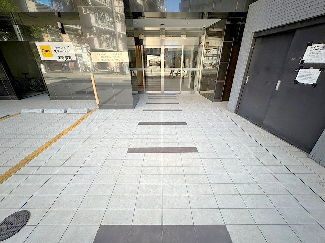 プレミアムステージ新大阪駅前2のエントランス