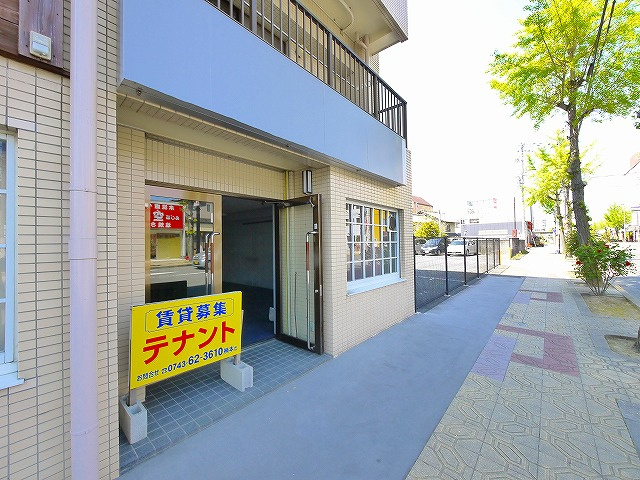 楠本第二ビルの外観