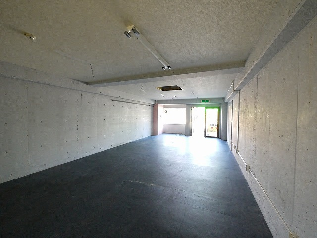 楠本第二ビルの内装