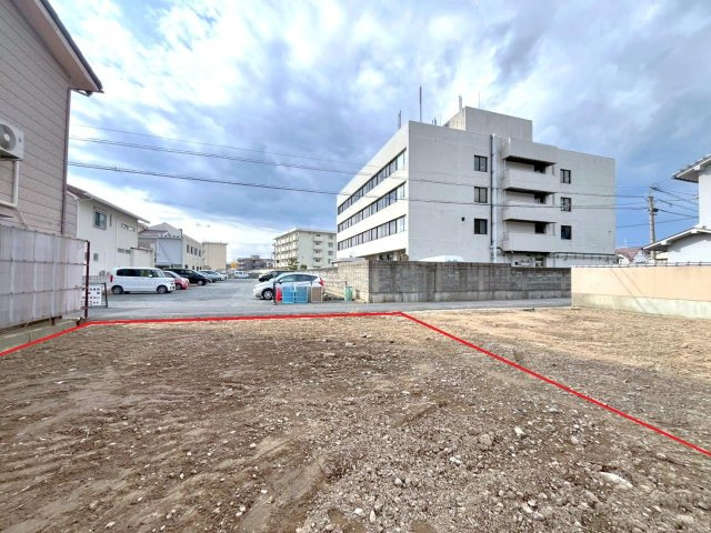 【No.7627】湯所町2丁目/67.49坪/並列駐車3台可能！の外観|約67坪の土地です。間口が9.12ｍございますので並列駐車がスムーズ♪車3台を横に並べて停めることが可能です！