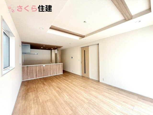 ブルーミングガーデン住吉町　2号棟の内観：施工例|同社施工物件の写真です。オシャレな玄関は収納もたっぷり! 靴がたくさんあっても安心です。