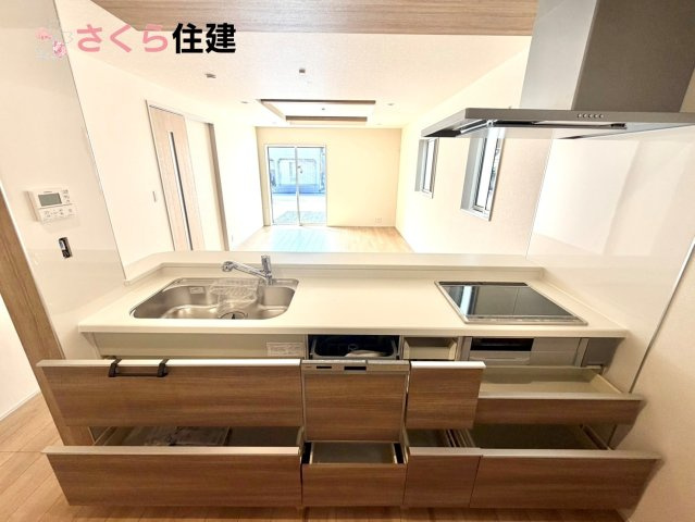 ブルーミングガーデン住吉町　2号棟の内観：施工例|同社施工物件の写真です。省エネ仕様の給湯器です。お風呂のお湯はりもボタン１つで自動です			
