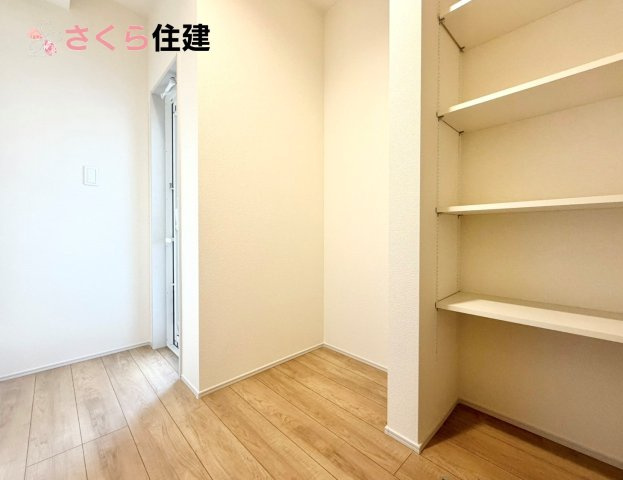 ブルーミングガーデン住吉町　2号棟の収納|2.5帖の納戸！フリースペースとして使い道は自由！
