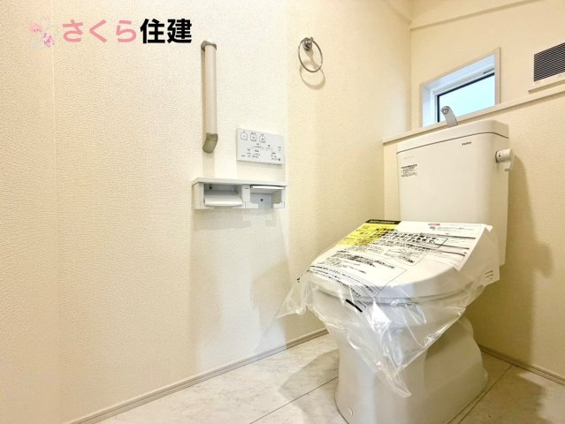 ブルーミングガーデン住吉町　2号棟のトイレ|トイレは各階完備。夜、トイレに起きても、2階の寝室から1階のトイレに降りる必要はありません。