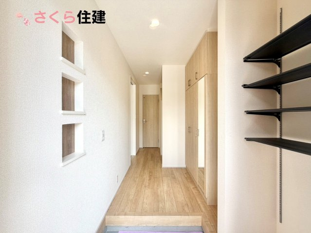 ブルーミングガーデン住吉町　2号棟の内観：施工例|同社施工物件の写真です。対面式システムキッチン。家族とコミュニケーションをとりながら家事ができます