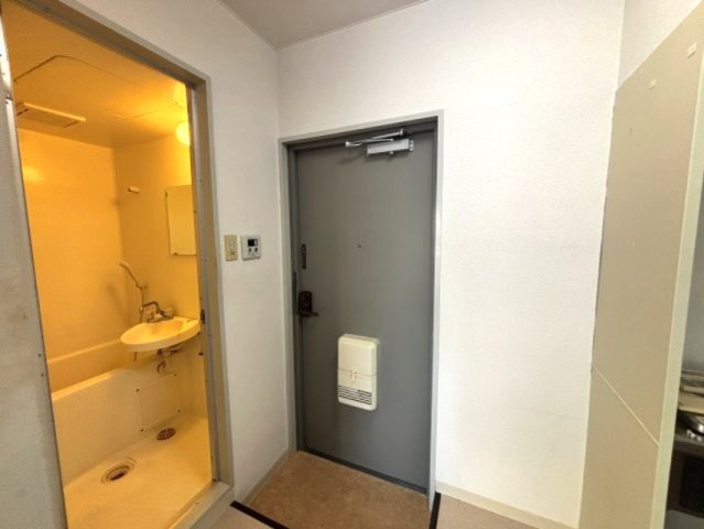 三景マンションの玄関