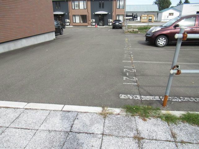 PLAIN⑫の駐車場