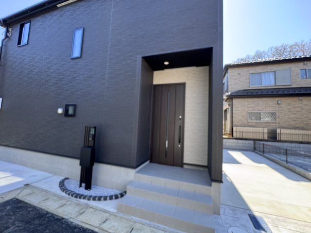 松戸市新作新築戸建【上本郷小学校：9分】のエントランス|エントランス・玄関ポーチ