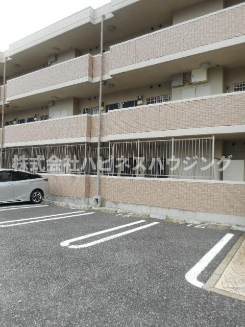 ルピナスⅡの駐車場
