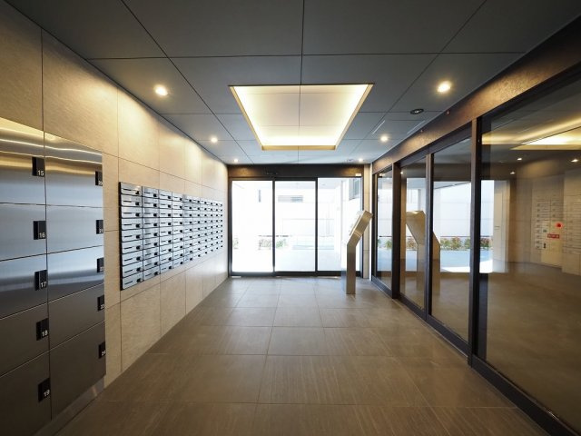 AND TERRACE 文の里のロビー