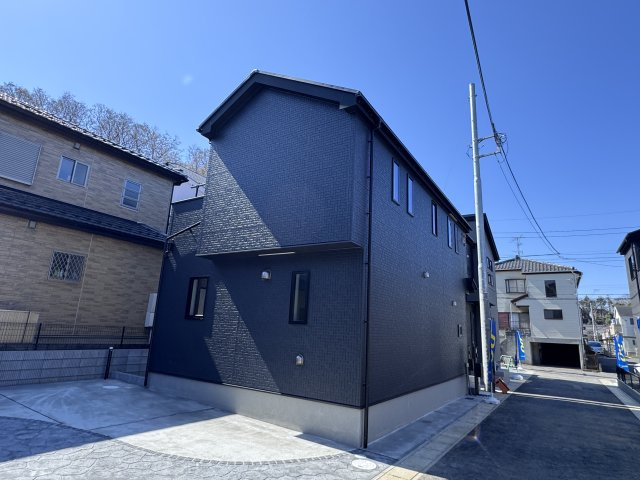 松戸市新作新築戸建【上本郷小学校：9分】の外観|5号棟外観・完成済み内覧可能です！