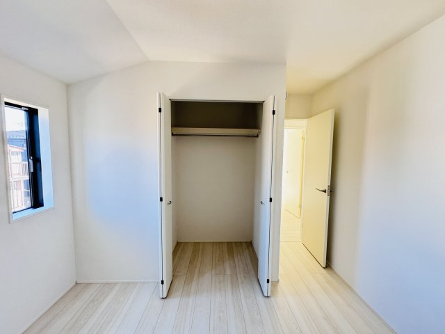 松戸市新作新築戸建【上本郷小学校：9分】の収納|5.75帖洋室収納