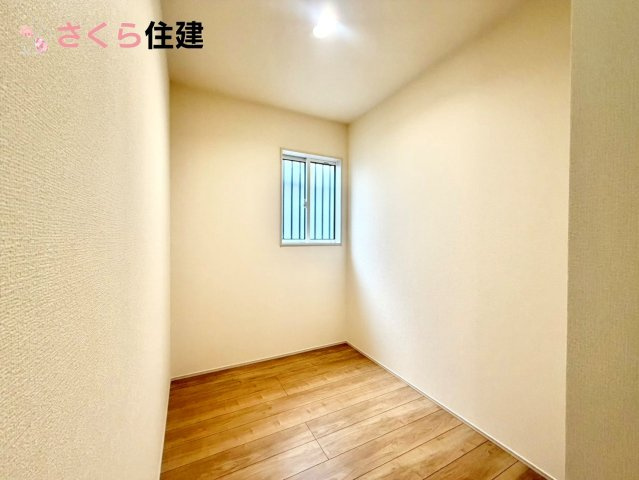 ブルーミングガーデン住吉町　3号棟の収納|大型パントリー完備！子供が「おなか減った」にも対応。沢山買いだめしてもキッチン横パントリーに保管！