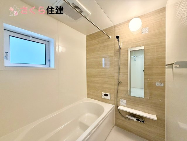 ブルーミングガーデン住吉町　3号棟の浴室|梅雨の時期は大活躍の浴室乾燥機！家族の数だけ増える洗濯物もしっかり乾かせます。