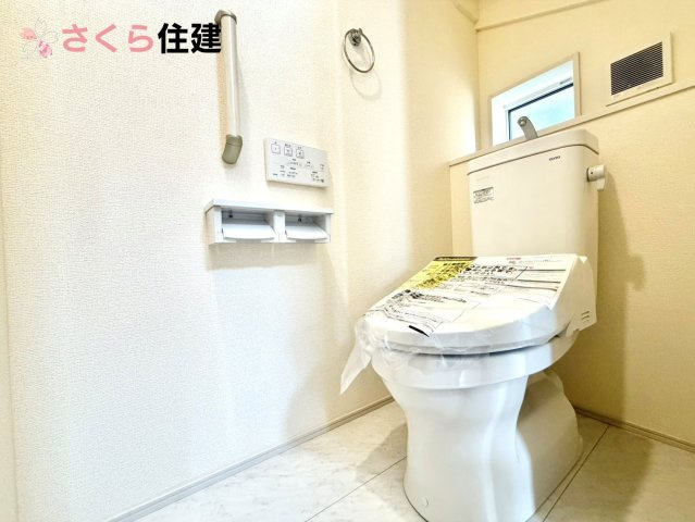 ブルーミングガーデン住吉町　3号棟のトイレ|トイレは各階完備。夜、トイレに起きても、2階の寝室から1階のトイレに降りる必要はありません。