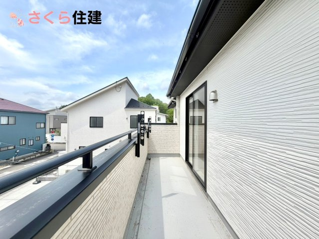 ブルーミングガーデン住吉町　3号棟のバルコニー|ワイドバルコニー♪家族全員分の布団もゆったり並べられるます♪
