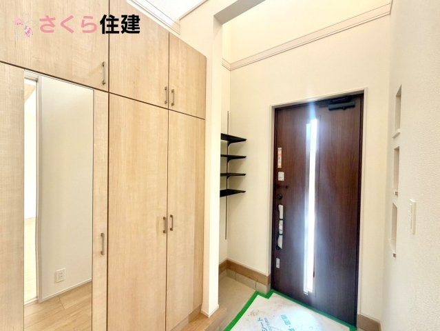 ブルーミングガーデン住吉町　3号棟の内観：施工例|同社施工物件の写真です。雨の日や湿気の多い梅雨時期などに重宝する浴室暖房乾燥機付きです。				