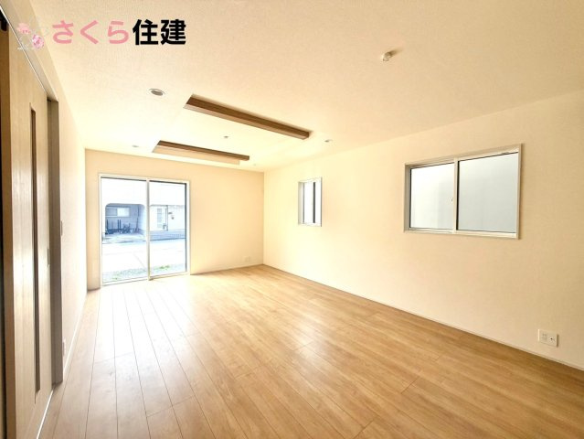 ブルーミングガーデン住吉町　3号棟の居間・リビング|広々18帖LDLは南向きで日当たり良好。ゆったりとした時間の流れる開放的なくつろぎの空間