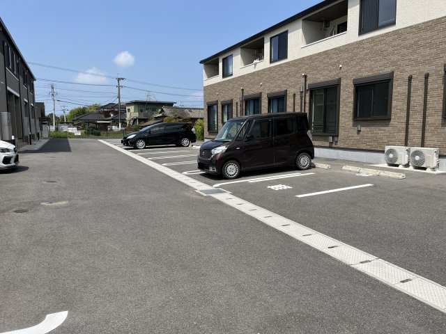 アラドハント　Ｂの駐車場