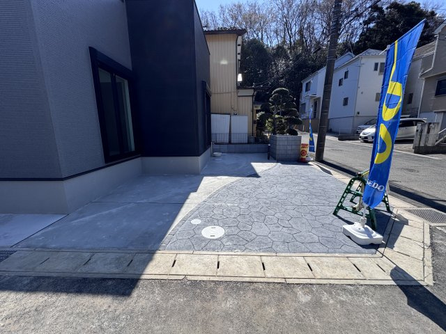 松戸市新作新築戸建【上本郷小学校：9分】の駐車場|6号棟駐車スペース・並列2台駐車可