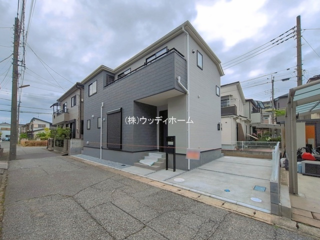 春日部市大枝　新築一戸建ての前面道路含む現地写真