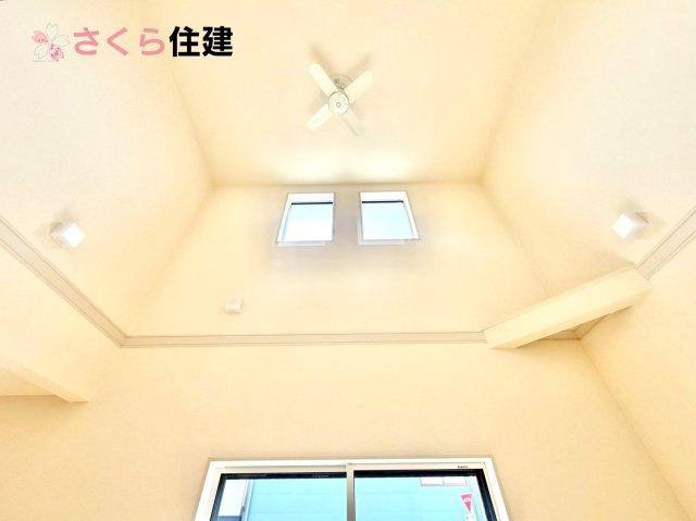 ブルーミングガーデン住吉町　4号棟の内観：施工例|同社施工物件の写真です。オシャレな玄関は収納もたっぷり! 靴がたくさんあっても安心です。