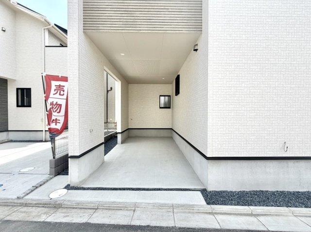 ブルーミングガーデン住吉町　4号棟の前面道路含む現地写真|車は2台駐車が可能になります◎