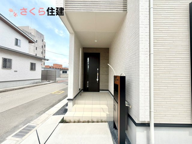 ブルーミングガーデン住吉町　4号棟の内観：施工例|同社施工物件の写真です。対面式システムキッチン。家族とコミュニケーションをとりながら家事ができます