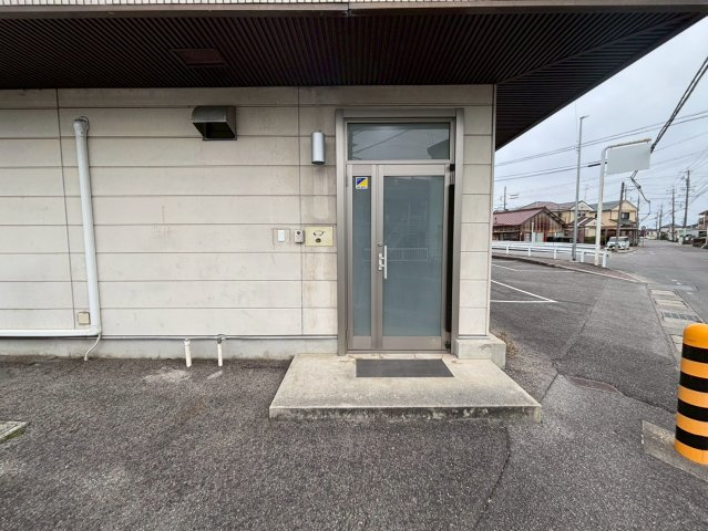 欠町字広見西通貸店舗・事務所の外観
