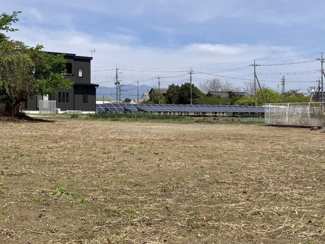 高崎市綿貫町売地(1区画)の前面道路含む現地写真