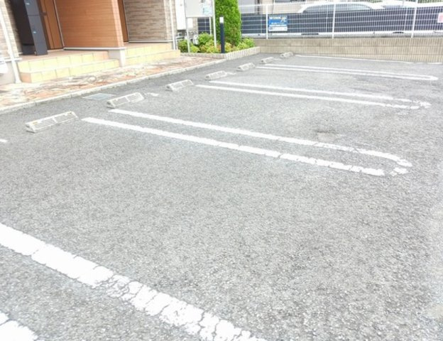 グランアウローラⅥの駐車場