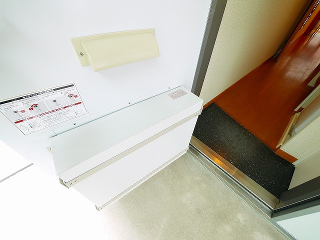 レオパレスリバートップの設備|宅配ボックス付きです