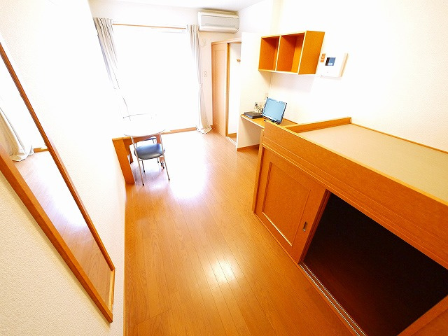 レオパレスリバートップの寝室|使い勝手のいい寝室です