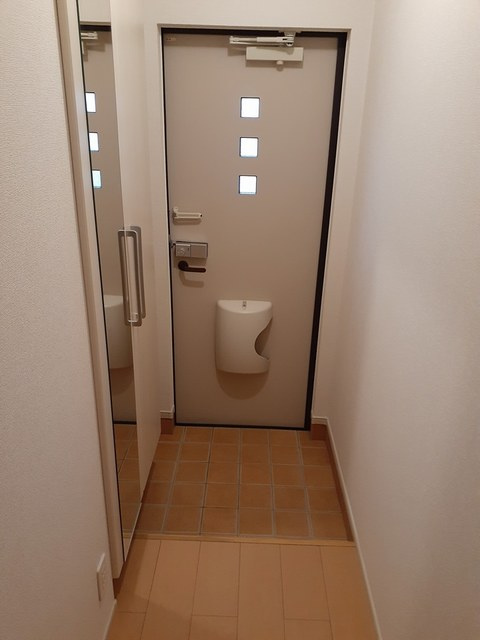 スプリングガーデンBの玄関